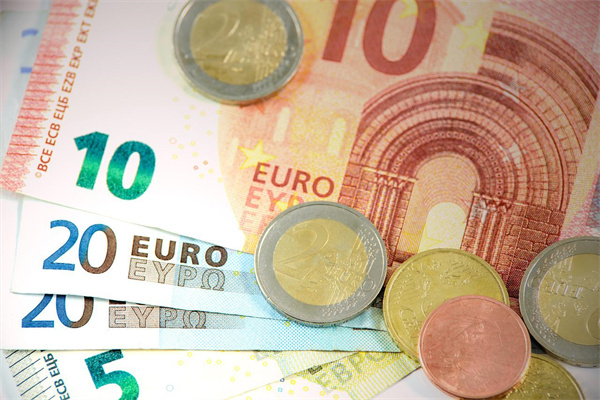 英国央行连续第六次维持基准利率在5.25%不变